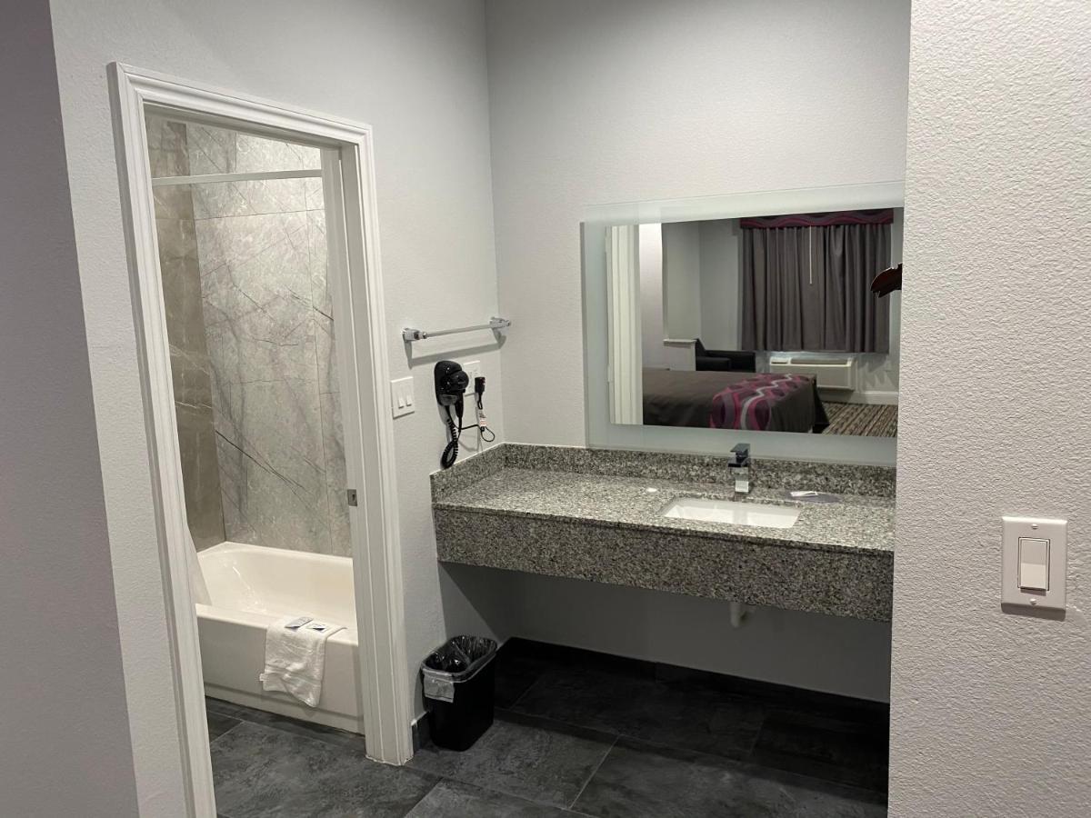 Palace Inn Crosby Bagian luar foto