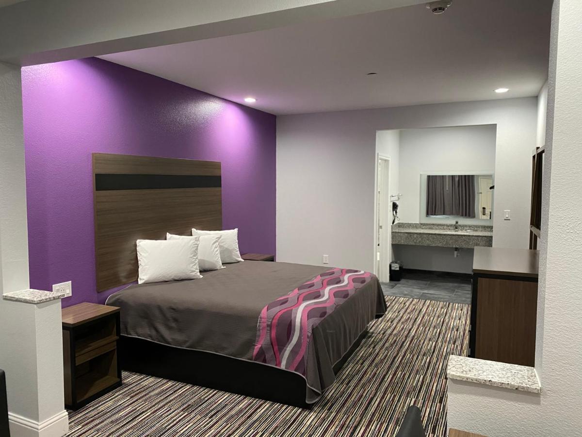 Palace Inn Crosby Bagian luar foto